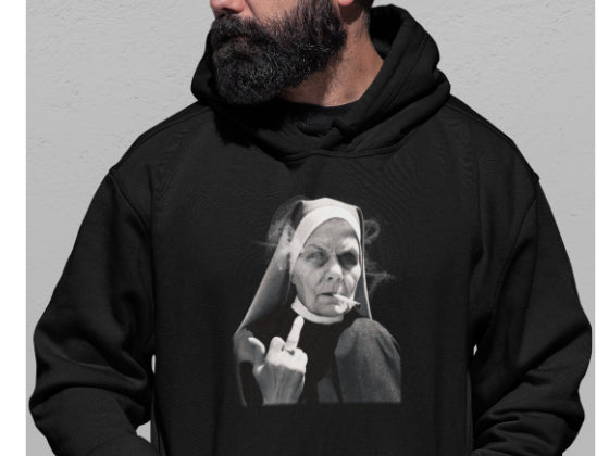 Schwarzer Herren Hoodie mit Motiv einer rebellischen Nonne.