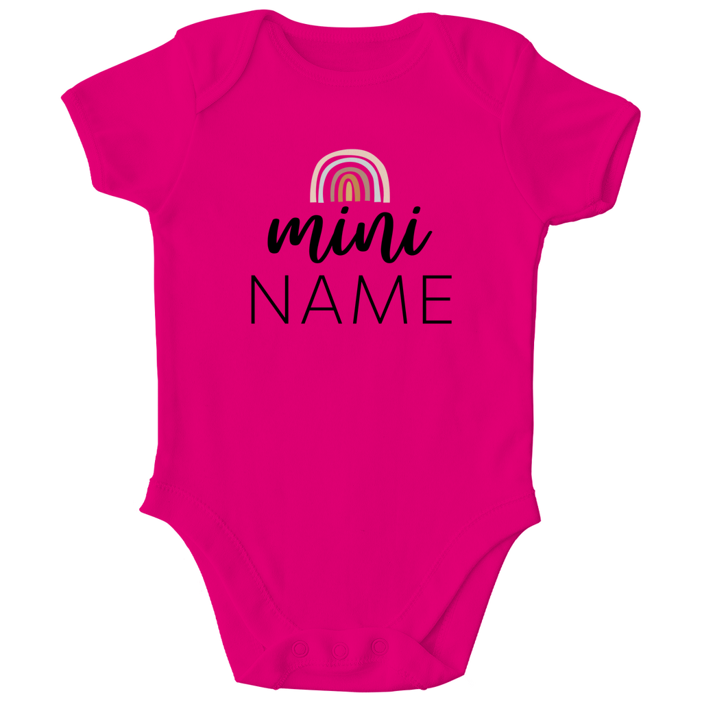 Baby Kurzarm Body "Rainbow Soul" für Mädchen in Pink mit Boho-Regenbogen, aus Bio-Baumwolle, personalisierbar mit Wunschnamen