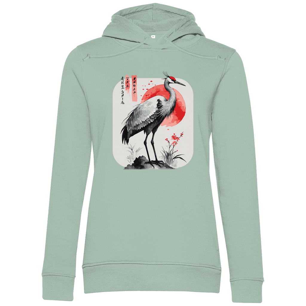 Damen Hoodie „Red Sun Crane“ aus Bio-Baumwolle in Sage – Zen-Hoodie mit Kranichmotiv und roter Sonne im traditionellen Sumi-e Stil