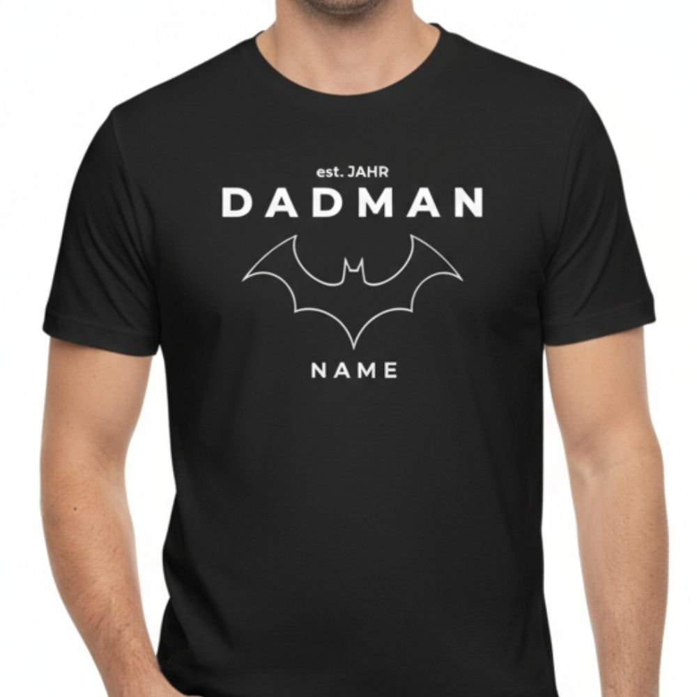 PREMIUM PAPA T - SHIRT „DADMAN“ | 100% Bio - Baumwolle – PERSONALISIERT - Unisex - Shirts - JTG DESIGN