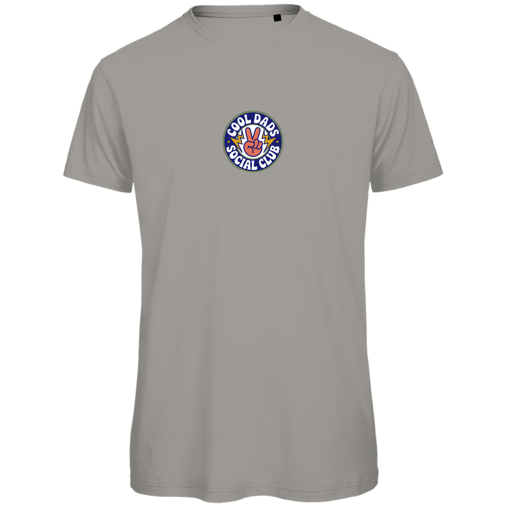 T-Shirt Herren "Cool Dads Social Club" aus Bio-Baumwolle in Grau mit Club-Badge auf der Brust – modisches Statement für moderne Papas