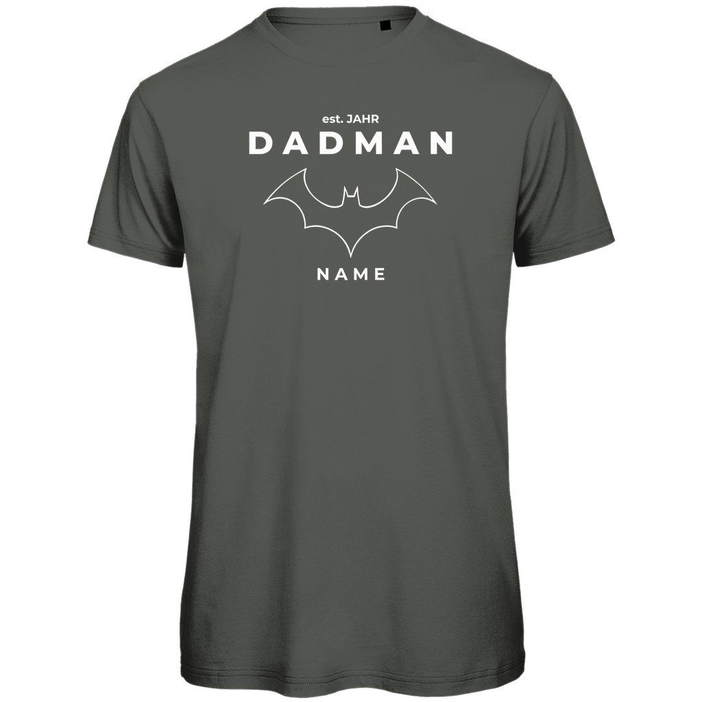 T-Shirt Herren „DADMAN“ personalisierbar aus Bio-Baumwolle in Anthrazit – zurückhaltendes Superhelden-Design für Väter mit Namen und Geburtsjahr