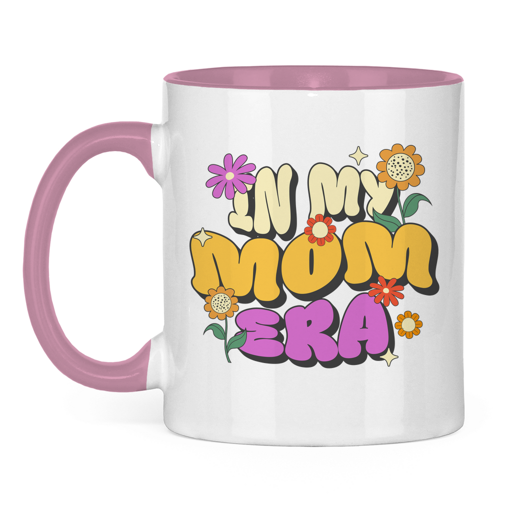 Zweifarbige Keramiktasse für Mütter mit "In My Mom Era" Aufdruck, weiß mit rosa Henkel und Innenseite, 330ml Fassungsvermögen, spülmaschinen- und mikrowellengeeignet.