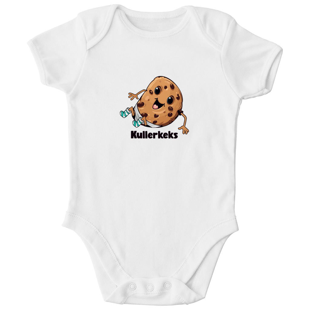 Baby Kurzarm Body "Kullerkeks" in Weiß aus 100% Bio-Baumwolle mit fröhlichem Keks-Motiv, weicher Interlock-Verarbeitung und hautfreundlichen nickelfreien Druckknöpfen.
