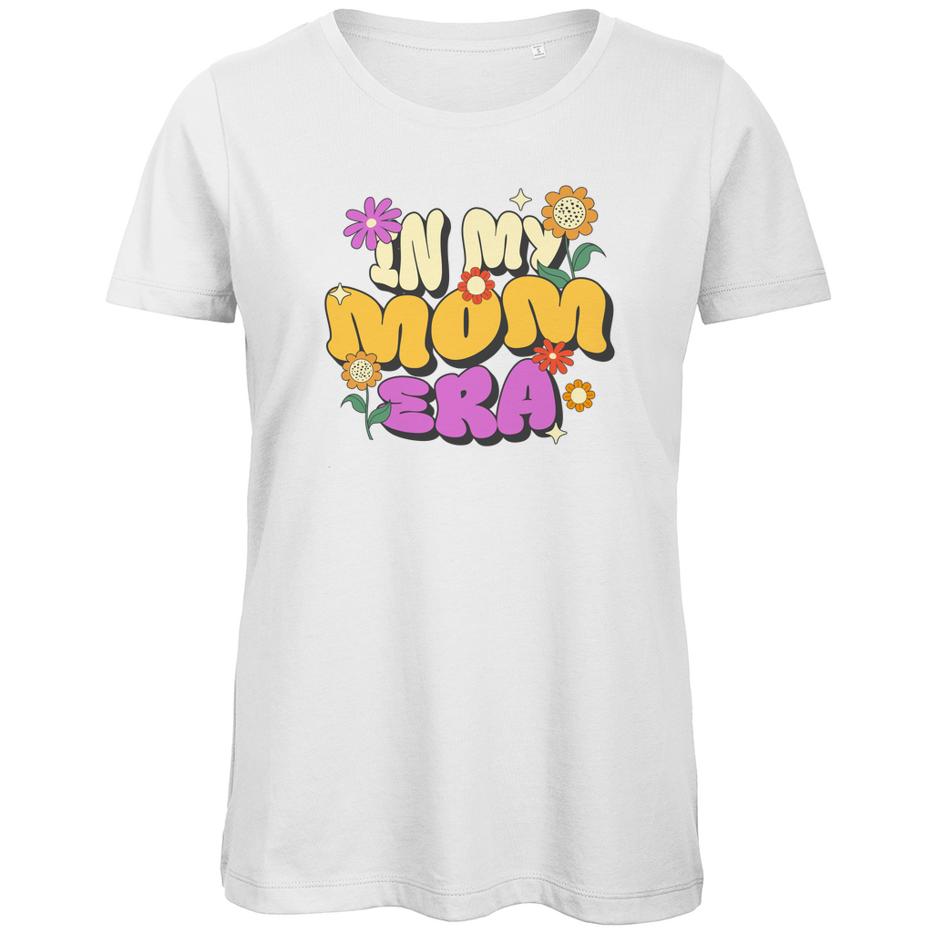 Damen T-Shirt in Weiß aus 100% Bio-Baumwolle mit Rundhalsausschnitt und Retro-Motiv „In my Mom Era“.