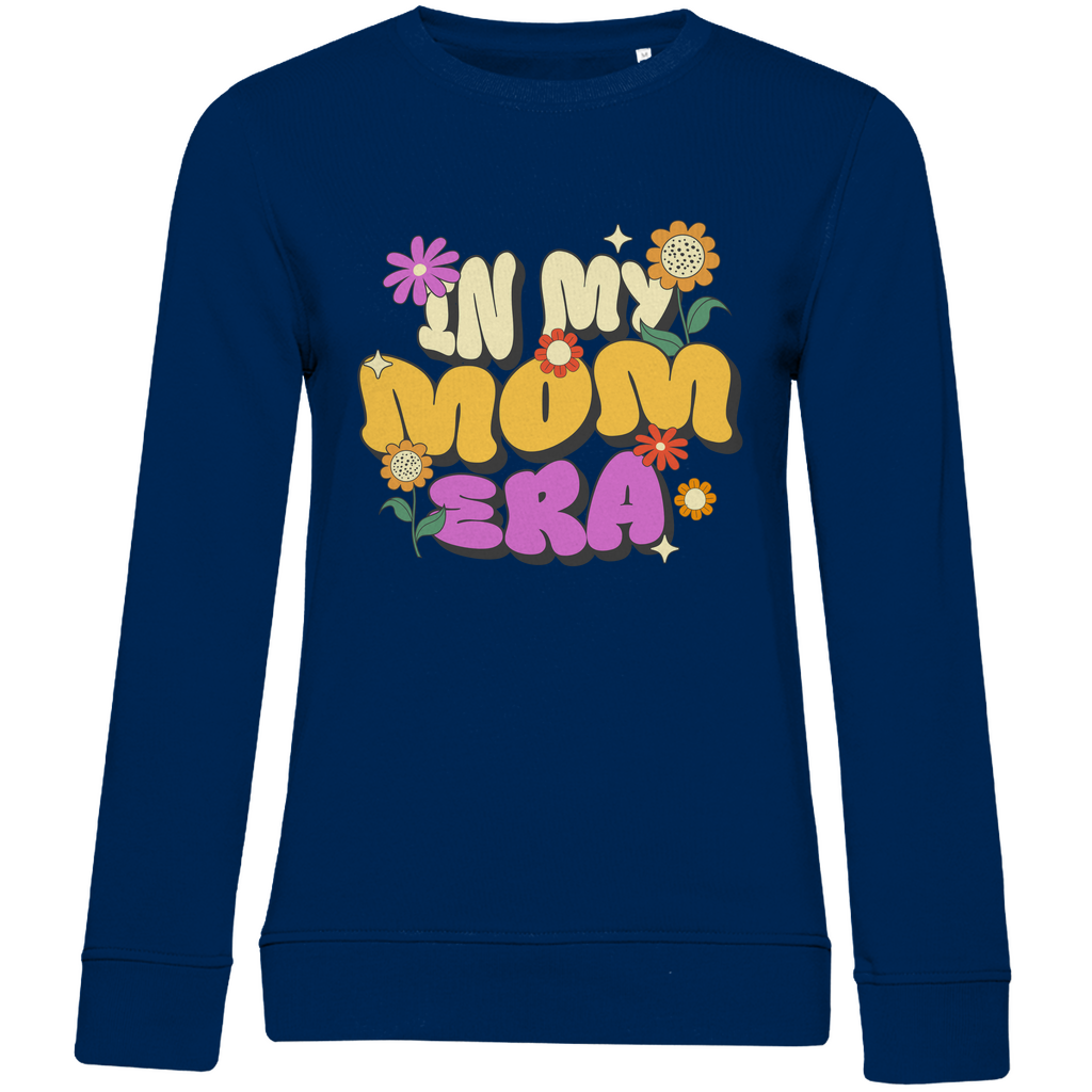 Damen Sweatshirt in Navy Blau aus Bio-Baumwolle mit Rundhalsausschnitt und Retro-Motiv „In my Mom Era“.