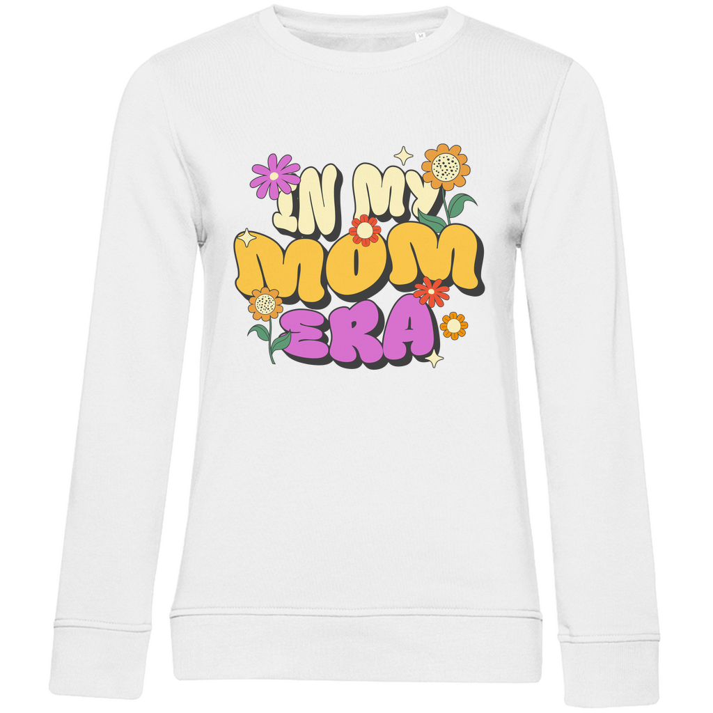 Damen Sweatshirt in Weiß aus Bio-Baumwolle mit Rundhalsausschnitt und Retro-Motiv „In my Mom Era“.