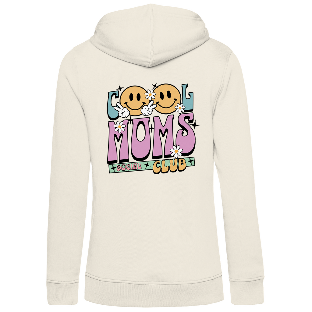 Damen Hoodie „Cool Moms Social Club“ mit Rückenprint aus Bio-Baumwolle in Beige – Ausdrucksstarkes Design mit Retro-Schriftzug für stolze Mamas