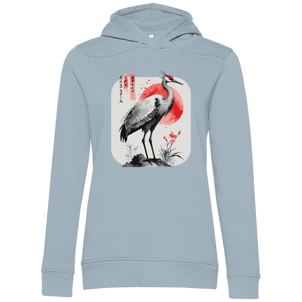 Damen Hoodie „Red Sun Crane“ aus Bio-Baumwolle in Blau (hellblau) – Zen-Hoodie mit Kranichmotiv und roter Sonne im traditionellen Sumi-e Stil