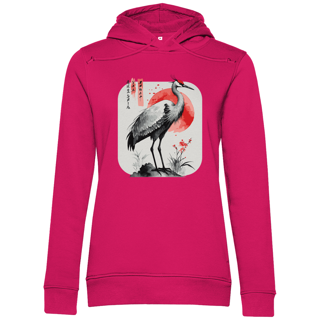 Damen Hoodie „Red Sun Crane“ aus Bio-Baumwolle in Magenta Pink – Zen-Hoodie mit Kranichmotiv und roter Sonne im traditionellen Sumi-e Stil