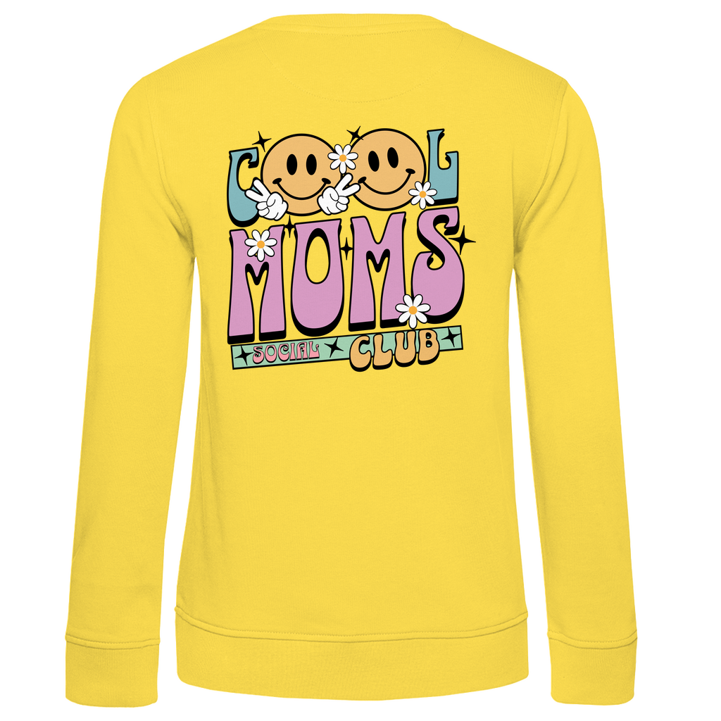 Damen Sweatshirt „Cool Moms Social Club“ mit Rückenprint aus Bio-Baumwolle in Gelb – Ausdrucksstarkes Design mit Retro-Schriftzug für stolze Mamas