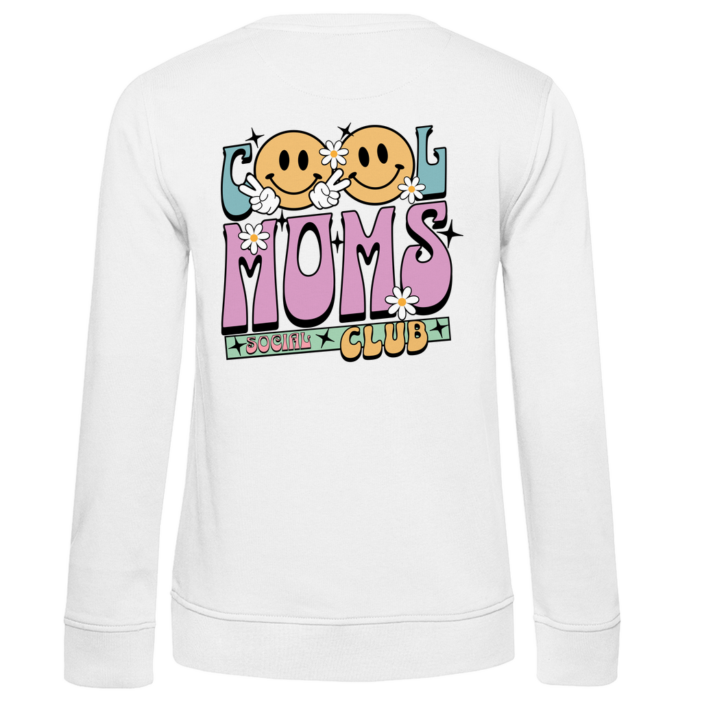 Damen Sweatshirt „Cool Moms Social Club“ mit Rückenprint aus Bio-Baumwolle in Weiß – Ausdrucksstarkes Design mit Retro-Schriftzug für stolze Mamas