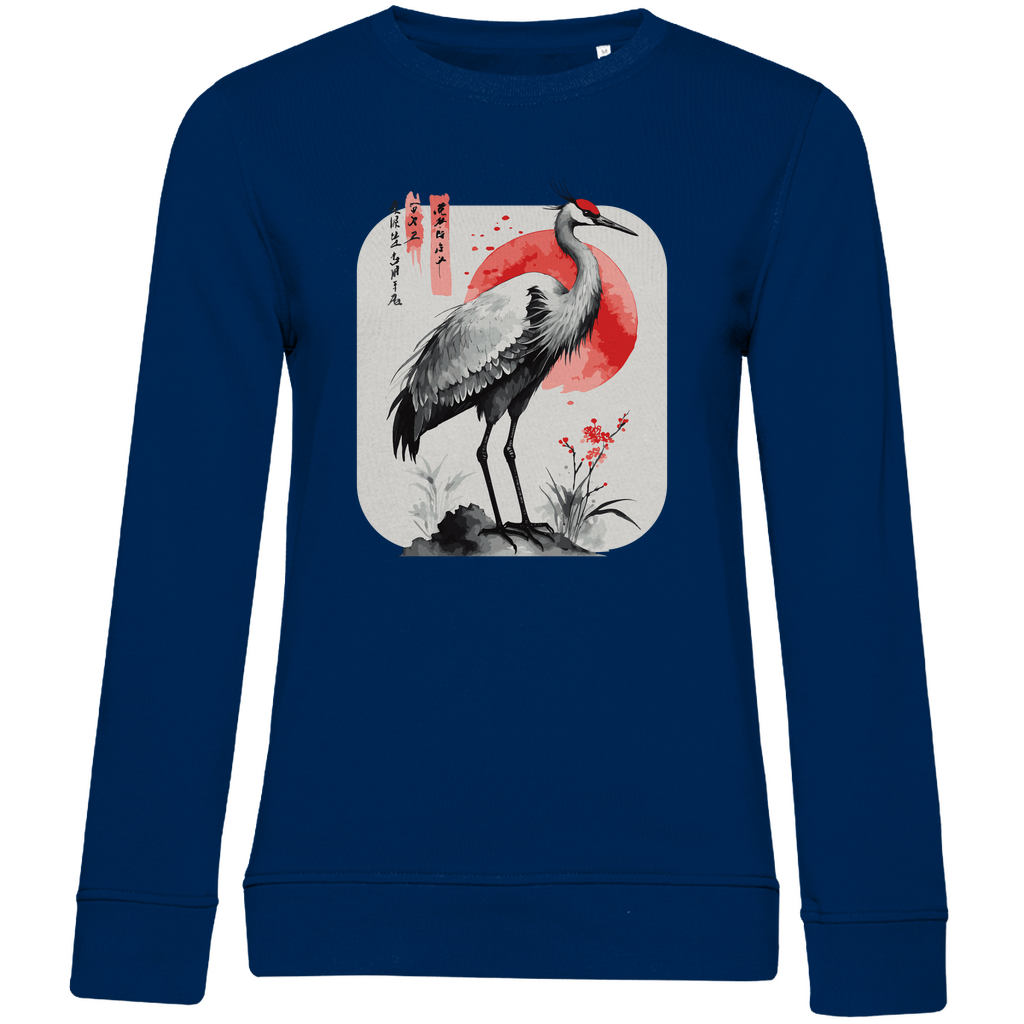 Damen Sweatshirt „Red Sun Crane“ aus Bio-Baumwolle in Navy Blau – Zen-inspiriertes Kranichmotiv mit roter Sonne im traditionellen Sumi-e Stil, ideal für einen ruhigen, minimalistischen Alltagslook