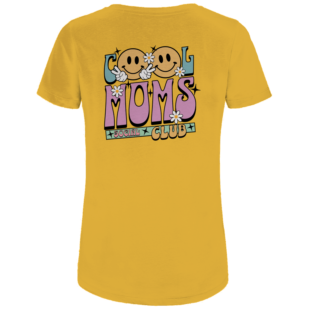 Damen T-Shirt „Cool Moms Social Club“ mit Rückenprint aus Bio-Baumwolle in Gelb – Ausdrucksstarkes Design mit Retro-Schriftzug für stolze Mamas
