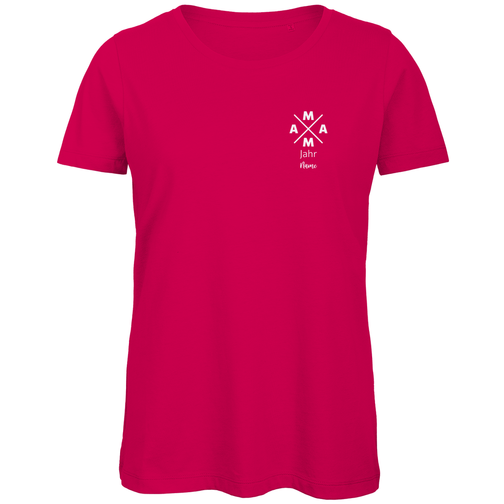 Damen T-Shirt „MAMA X Mini – Dark Edition“ in Pink (Magenta Pink) – personalisierbarer Weiß-Print mit Jahr & Name auf dunklem Shirt, modernes Mama-Design. Ein ideales Geschenk zum Geburtstag oder Muttertag.