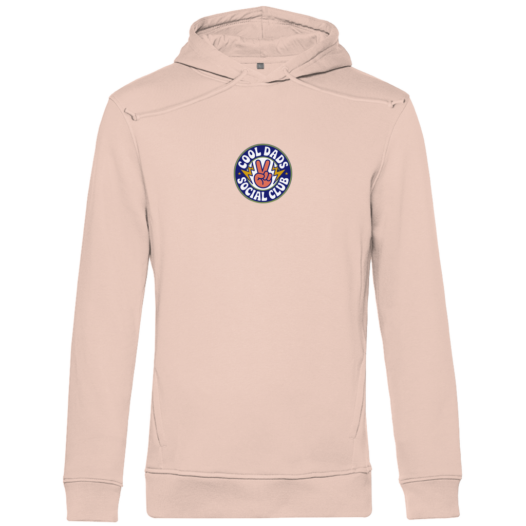 Hoodie Herren "Cool Dads Social Club" aus Bio-Baumwolle in Rosa mit Club-Badge auf der Brust – Statement-Pullover für moderne Väter