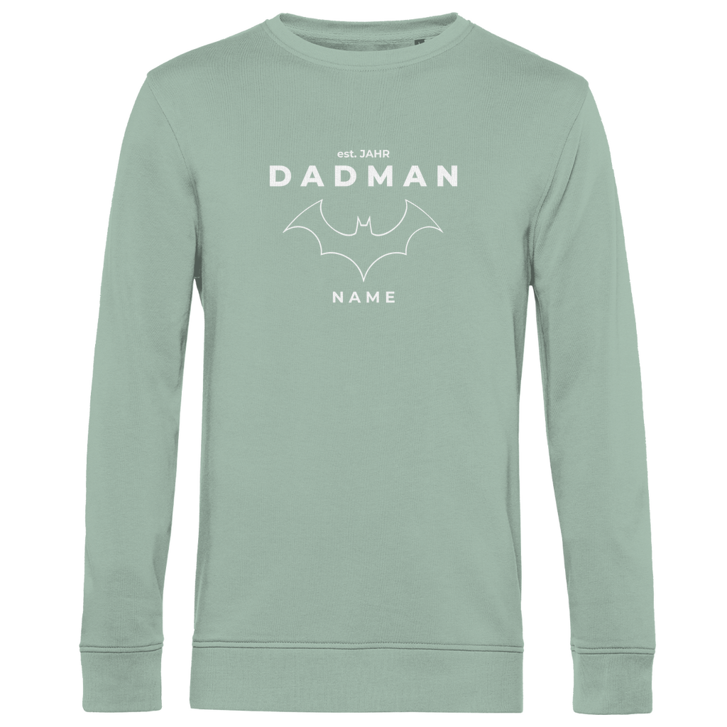 Sweatshirt Herren „DADMAN“ personalisierbar aus Bio-Baumwolle in Sage – dezentes Superhelden-Design mit Rundhals, für Papas mit Stil