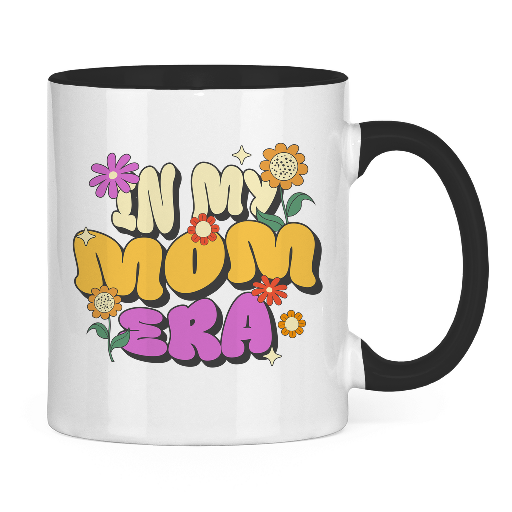 Zweifarbige Keramiktasse für Mütter mit "In My Mom Era" Aufdruck, weiß mit schwarzem Henkel und Innenseite, 330ml Fassungsvermögen, spülmaschinen- und mikrowellengeeignet.